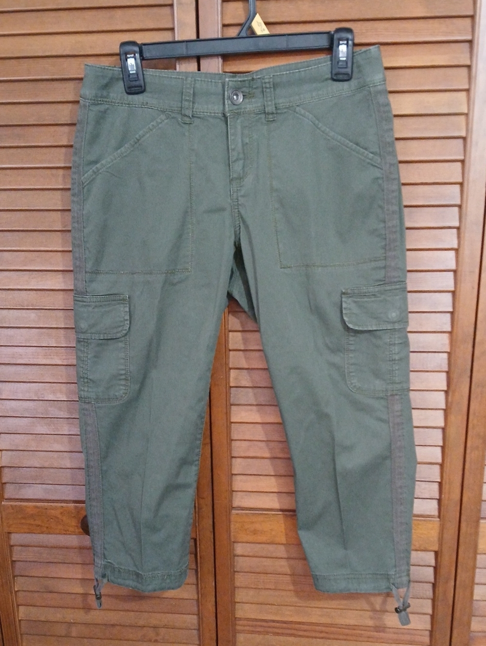 Time and Tru Olive Green Cargo Capris